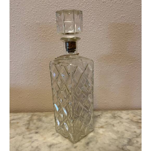 Vintage antique square Bourbon cut glass decanter - Picture 4 of 7